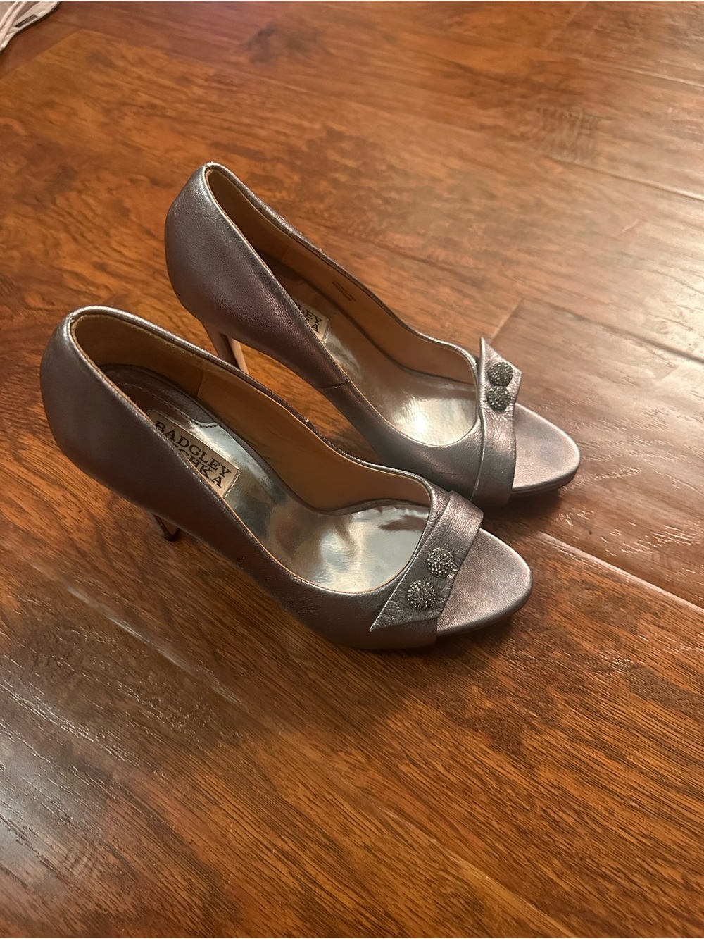 Chrome silver badgley Mischka peep toe formal heel